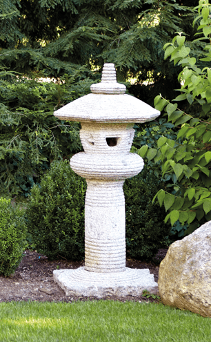 Antique busts and classical columns sit happily next to modern pieces