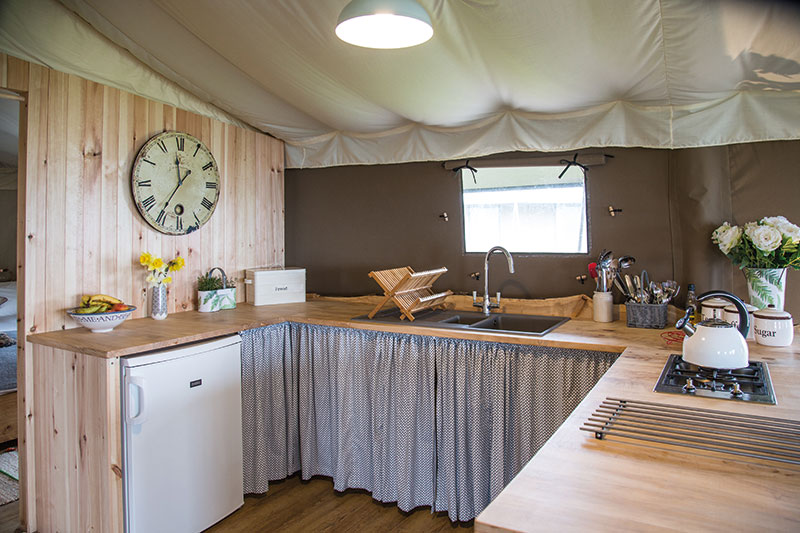 David Watson Cabinetmakers made the kitchen worktops from sustainable hardwoods (ash, beech, sycamore and elm), and used the offcuts as splashbacks