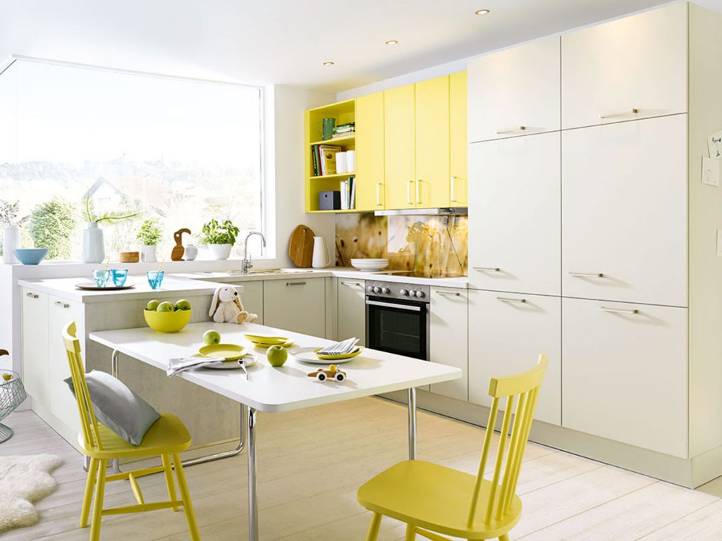 gideongegenschuss-yellow-kitchen-with-childrens-toys