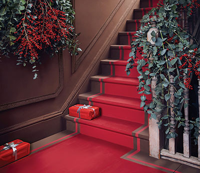 Annie-Sloan-paint-Christmas-Hallway-Chalk-Paint-in-Honfleur-and-Emperor's-Silk,-Gloss-Lacquer-on-stairs