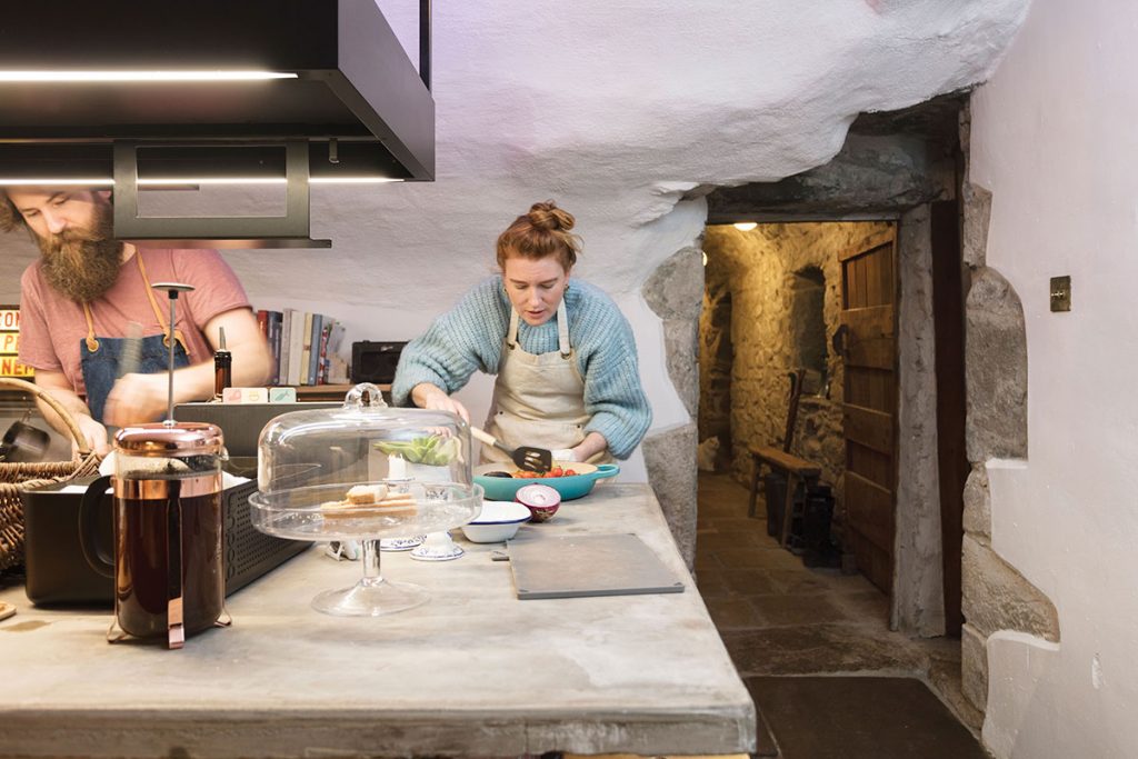 Stef-and-Simon-host-breakfast-at-Kilmartin-Castle