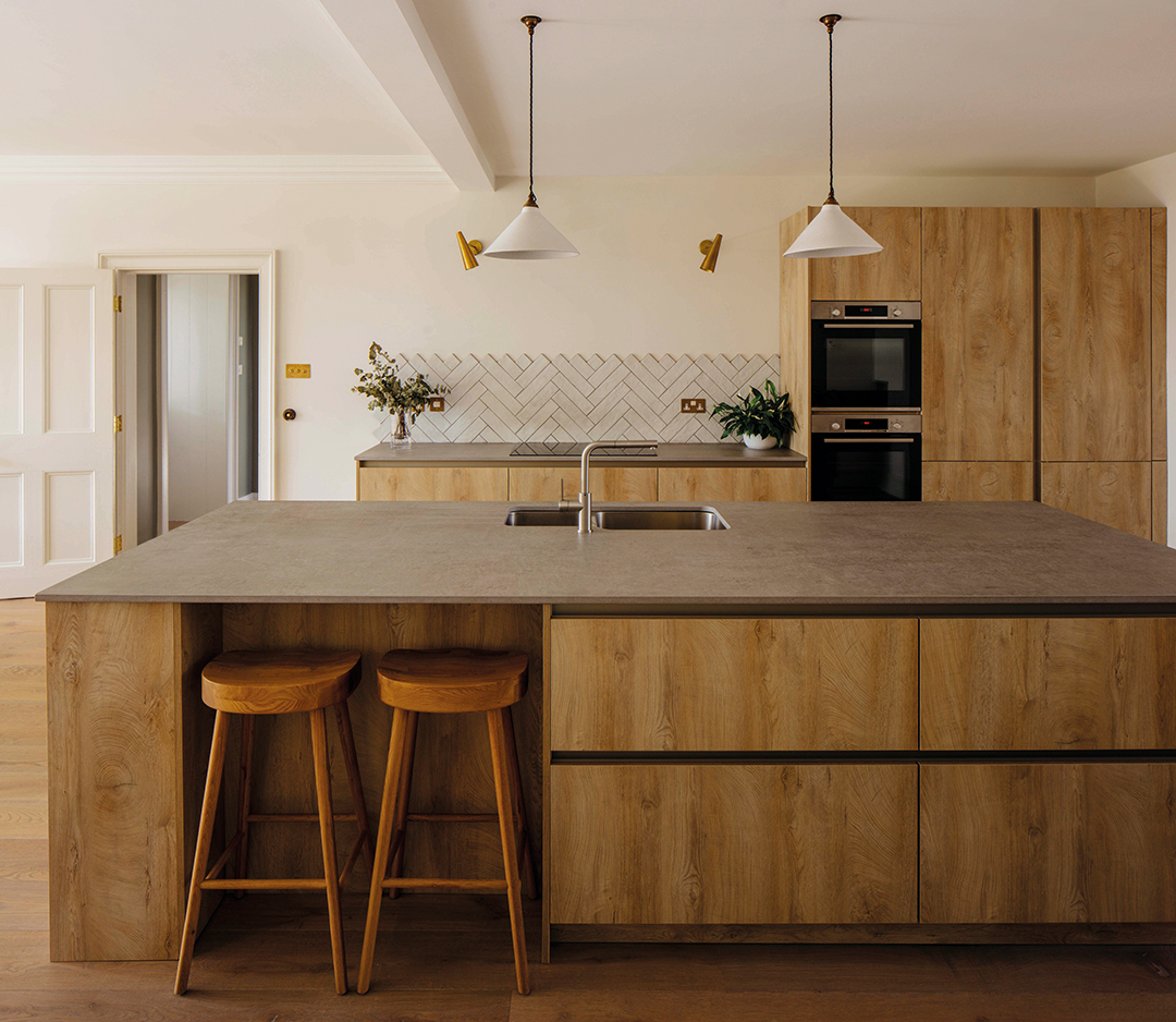 kitchen, island, pendant lighting, bar stools