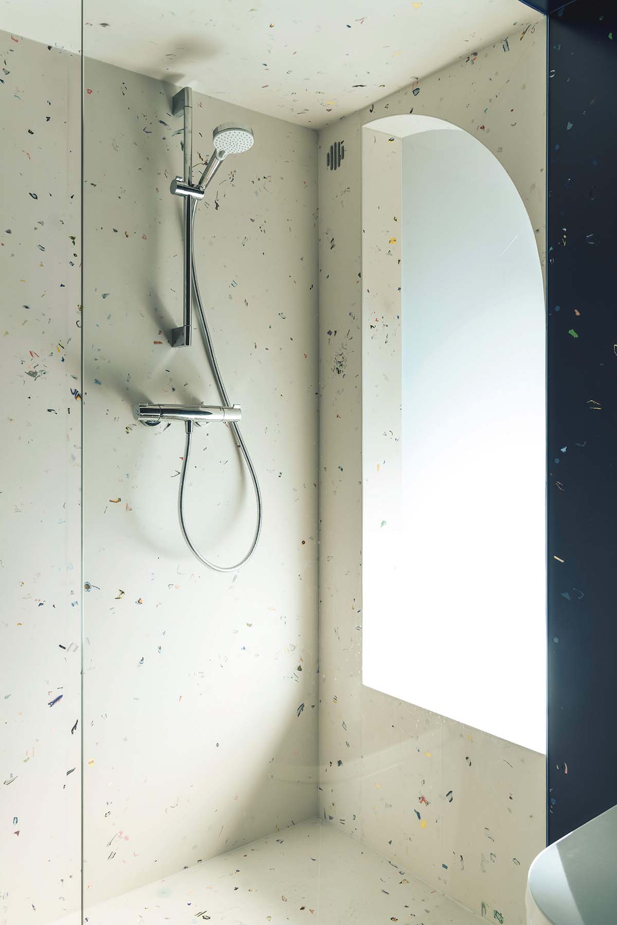 Shower room with white splashback