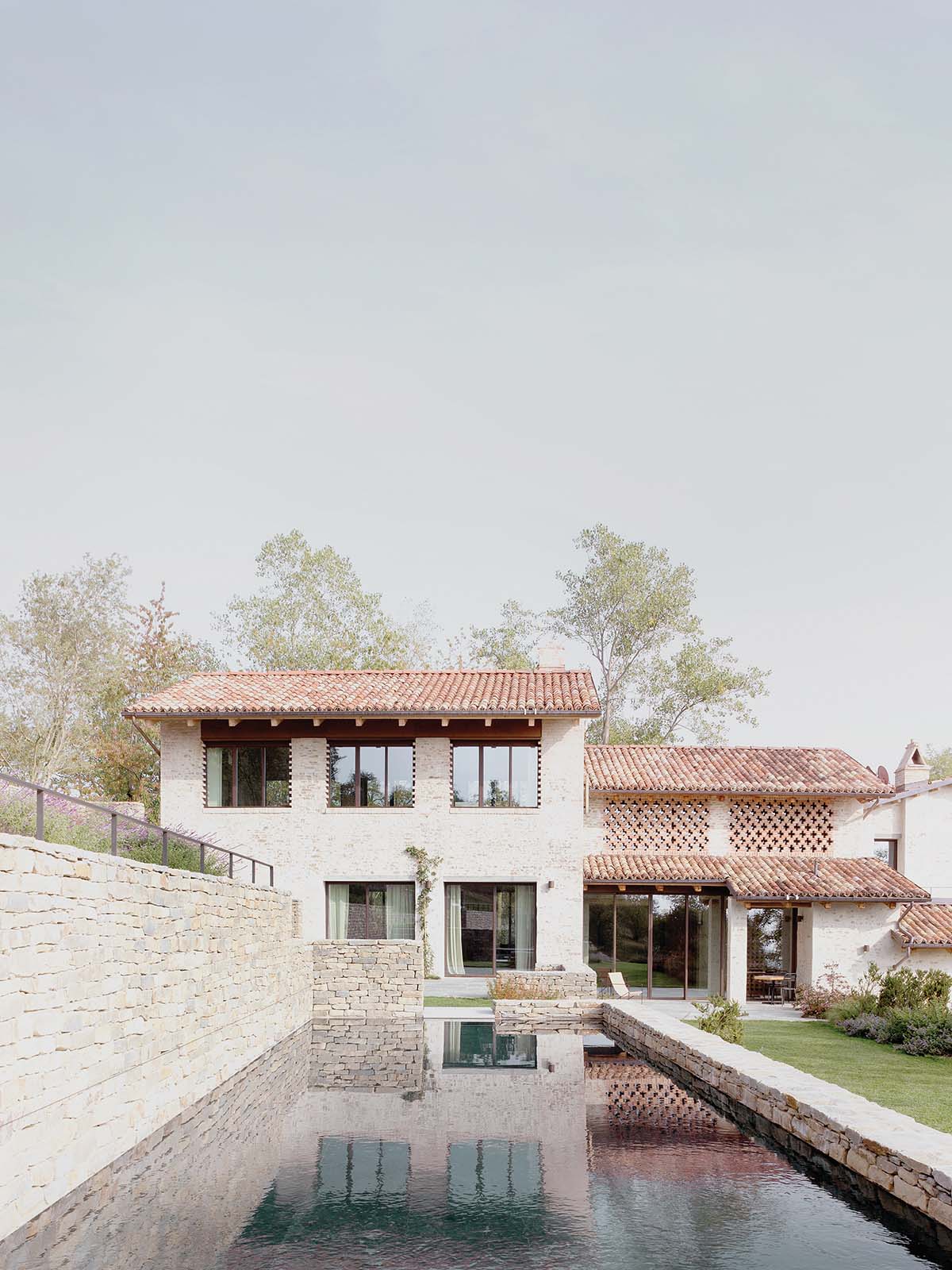 The outside of an Italian countryside home