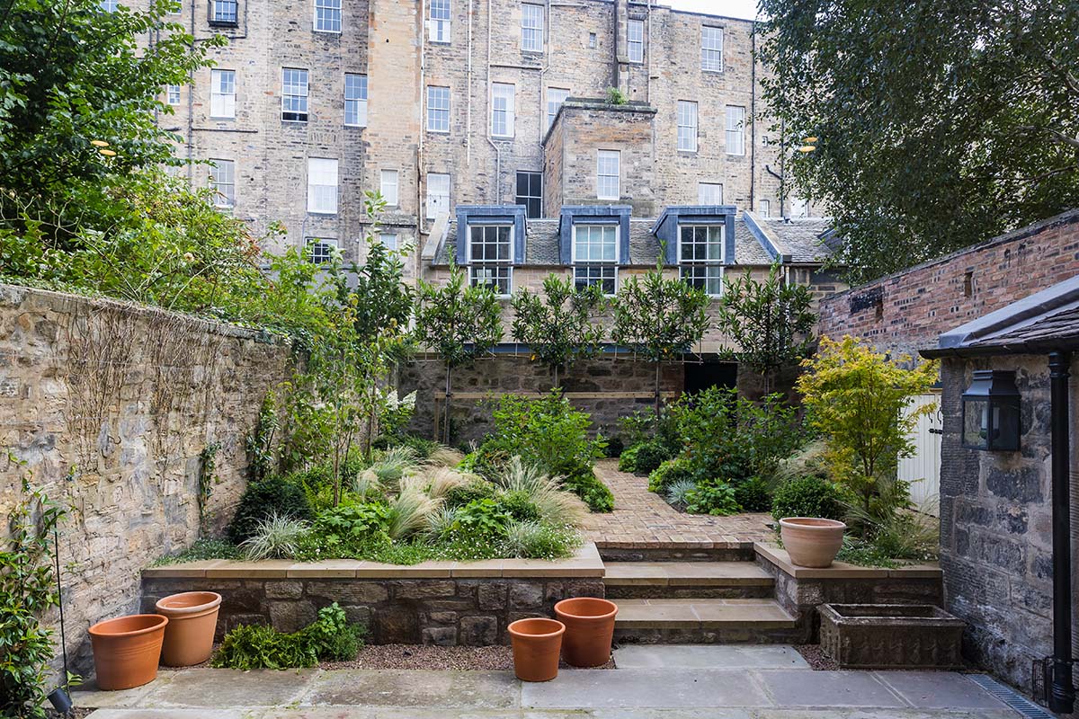 garden in edinburgh townhouse