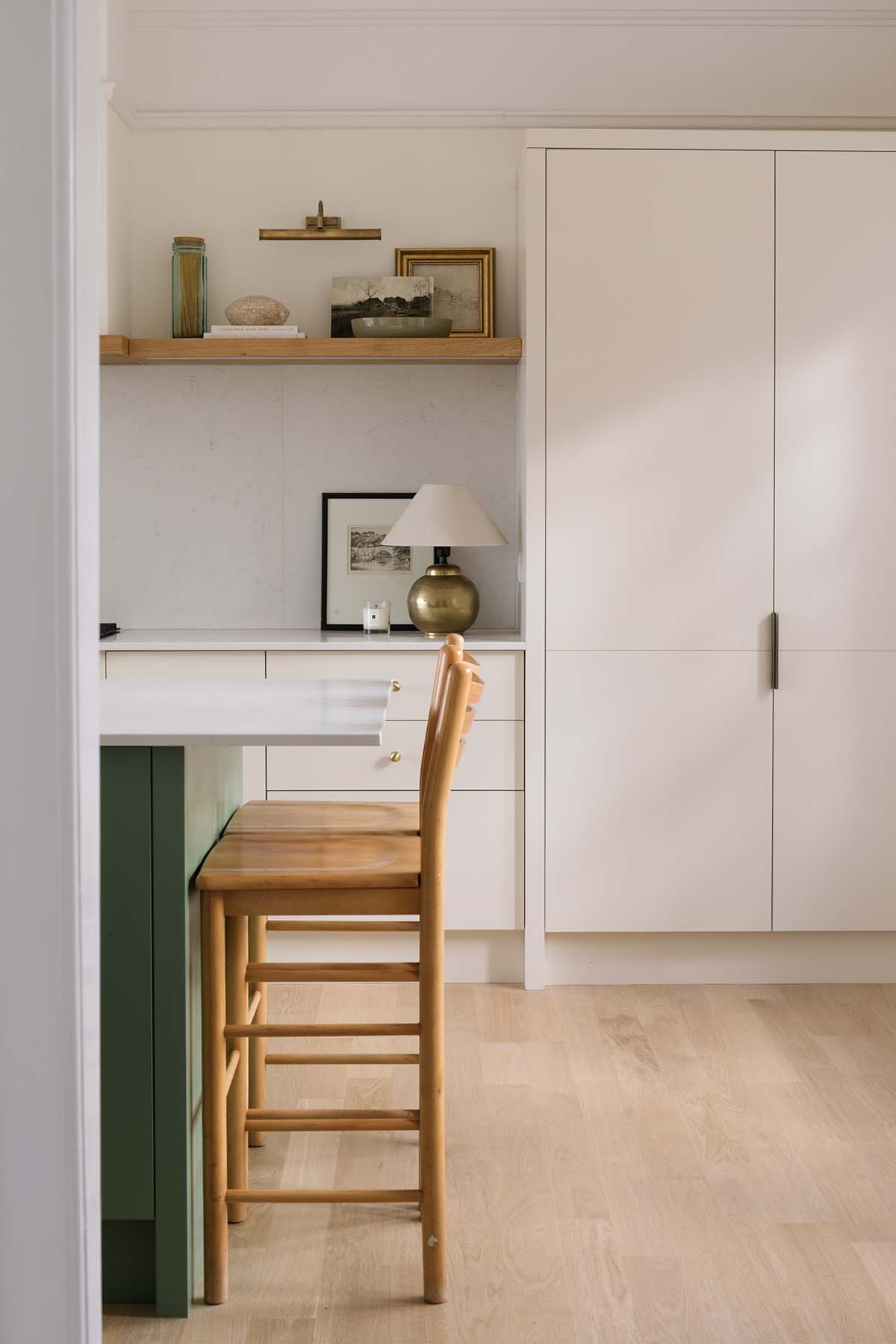 kitchen renovation with white cabinetry and tall stools in edinburgh by se interiors