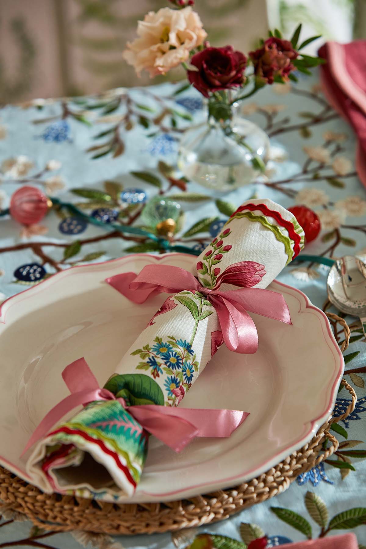 tablescaping ideas - pattern drenching your table this christmas