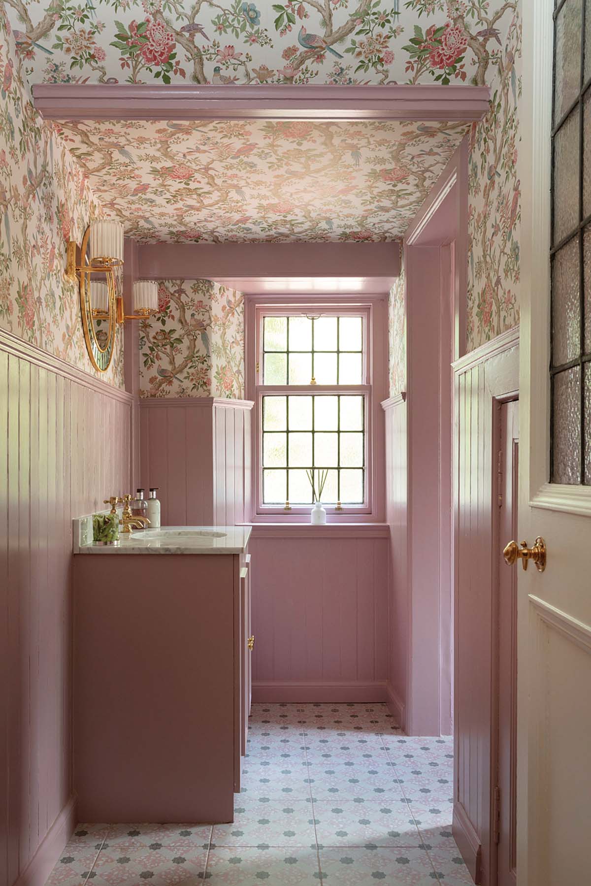 jane perfect interiors transforms this arts and crafts build in morningside in edinburgh - this is a photograph of of the bathroom shot by Susie Lowe