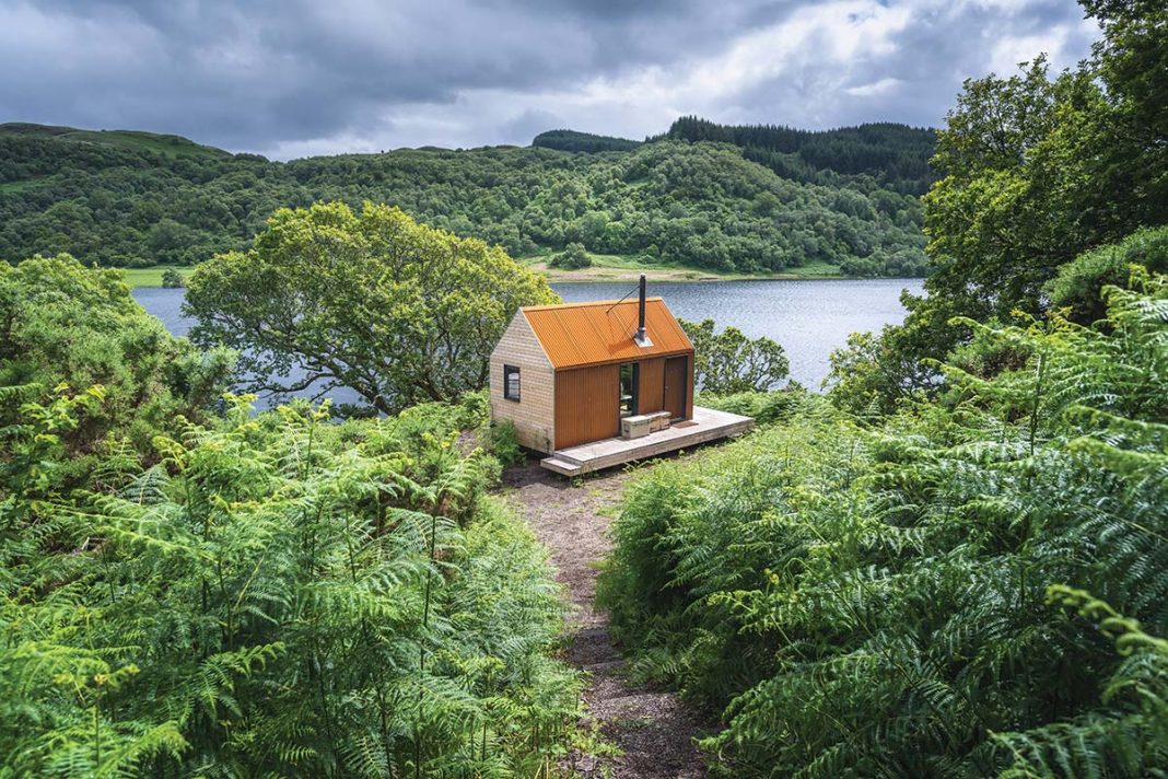 Inverlonnan bothies sit quietly in the dip of a grassy hill overlooking Loch Nell