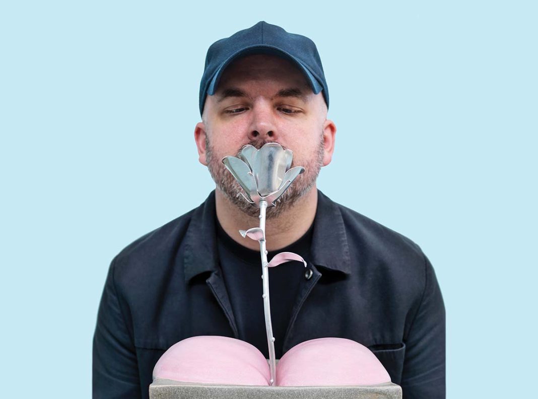 Mark Reeves. Jupiter Artland Jonathan Baldock with Kiss from a Rose