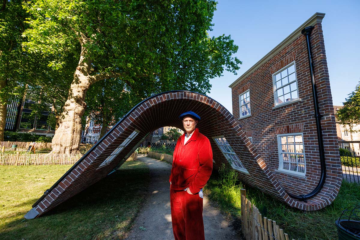 Headlining this year’s event is A Week At The Knees, a new ‘rippling building’ sculpture by British artist Alex Chinneck at Clerkenwell Design Week 2025