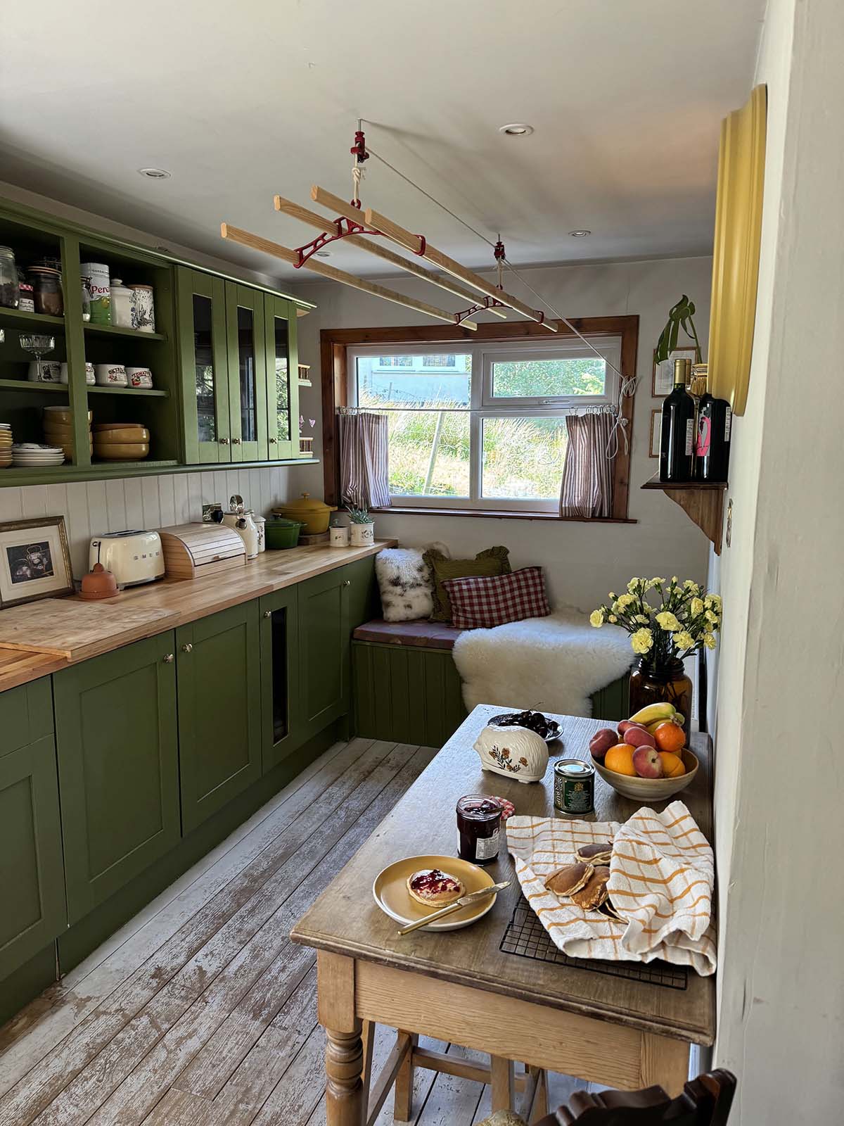 RUSTIC KITCHEN IN A COTTAGE ON SKYE IN SCOTLAND