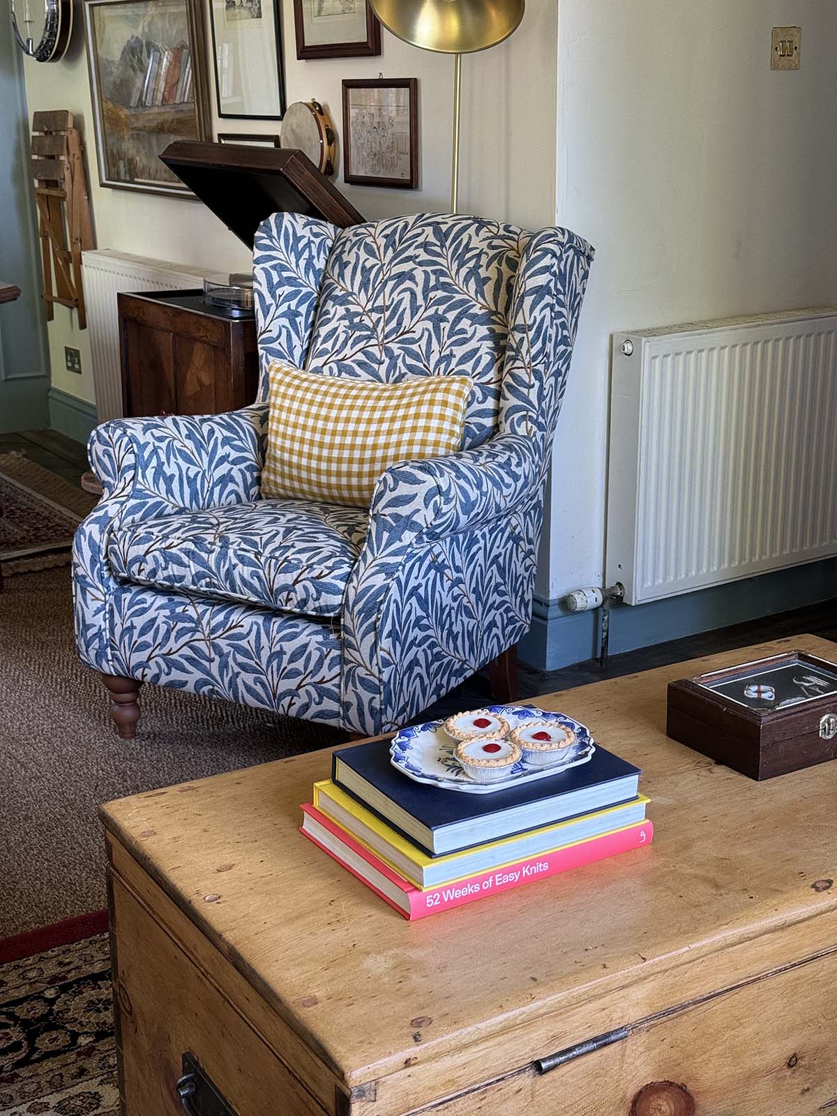 BLUE WILLIAM MORRIS CHAIR
