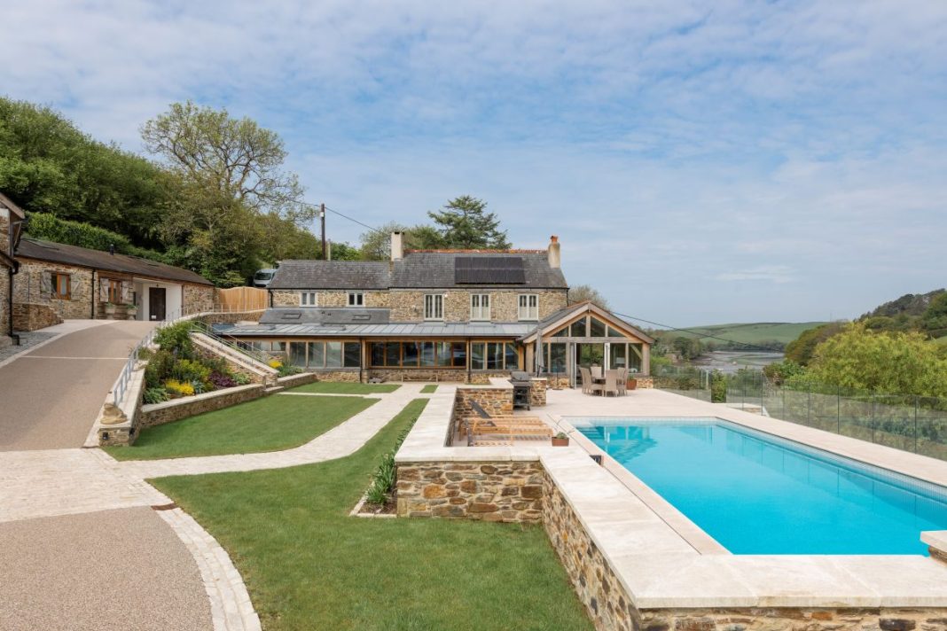 Creek cottage extension project BY Carpenter Oak in collaboration with Roderick James Architects
