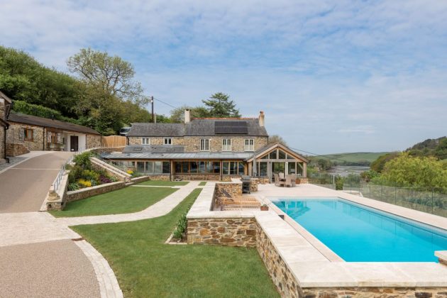 Creek cottage extension project BY Carpenter Oak in collaboration with Roderick James Architects