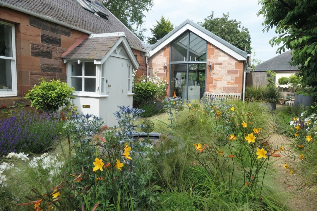 This small front garden now packs a punch, thanks to an effortlessly chic planting scheme and private spaces to take a breather