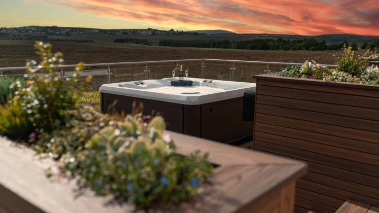 scotland's best spas, Hebirdean Spa terrace hot tub