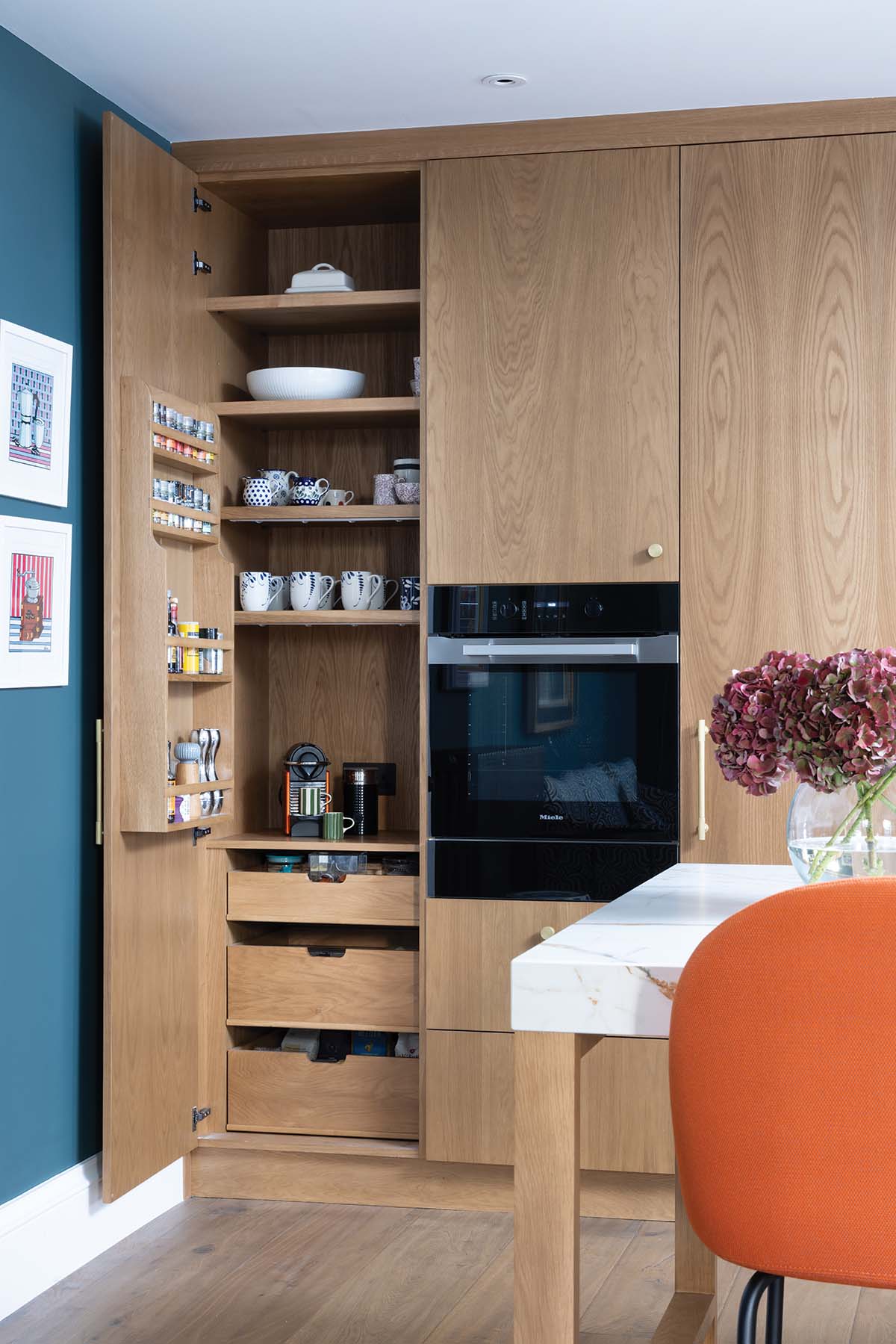 Camilla made sure that Jan and Bernard had everything they needed, despite the room’s relatively small footprint. A pantry cupboard was essential as they prefer to keep small appliances hidden away