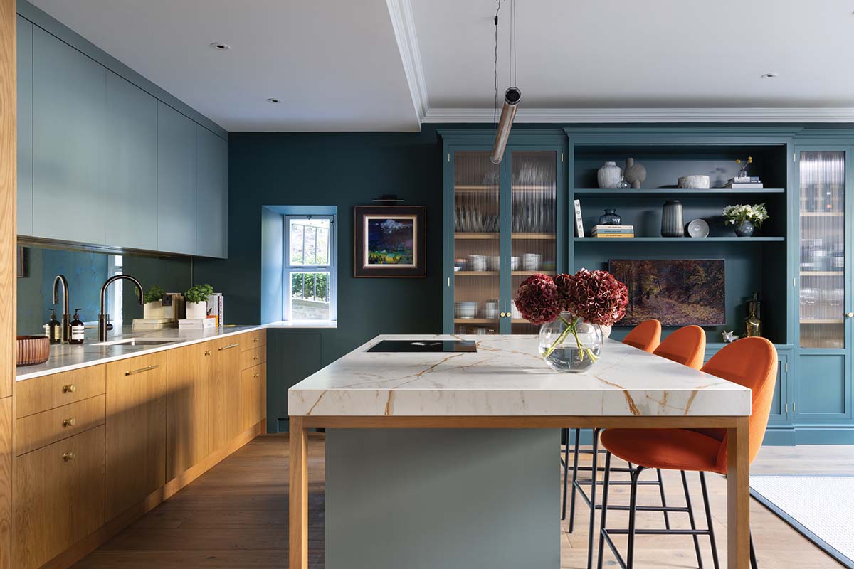The brief: to create a kitchen to suit owners who love cooking and entertaining, giving it a contemporary style but blended with timeless choices to complement the apartment’s Georgian heritage.