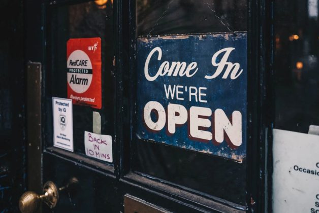 courtyard-antiques-edinburgh-entrance