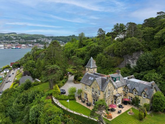 manor house in scotland on the coast called Dungallan Country House