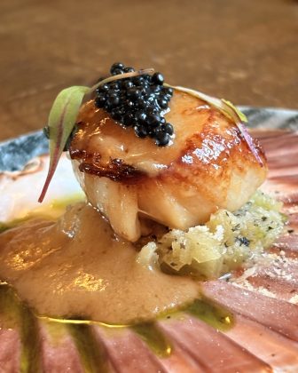 frh scallop grilled with caviar on top