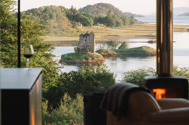 scottish castle in the middle of a loch near appin