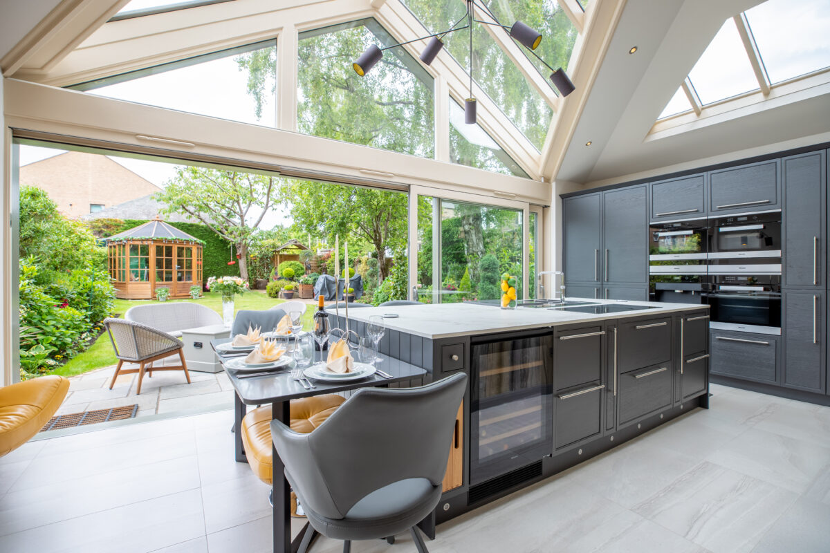  integrated dining area, ideal for both everyday use and entertaining guests