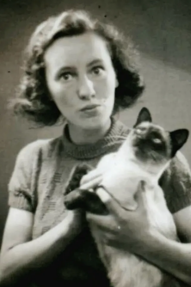 Wilhelmina Barns-Graham with her cat