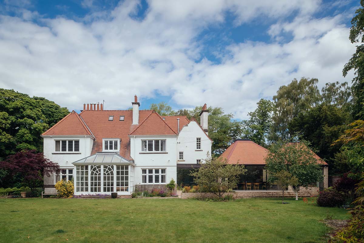 An Edinburgh home by Somner Macdonald Architects with large garden and white exterior