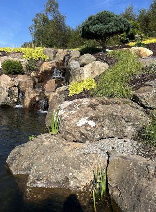 Splash Gordon is a design and build service specifically for water installations, from natural swimming ponds and formal water features to streams and water sculptures.