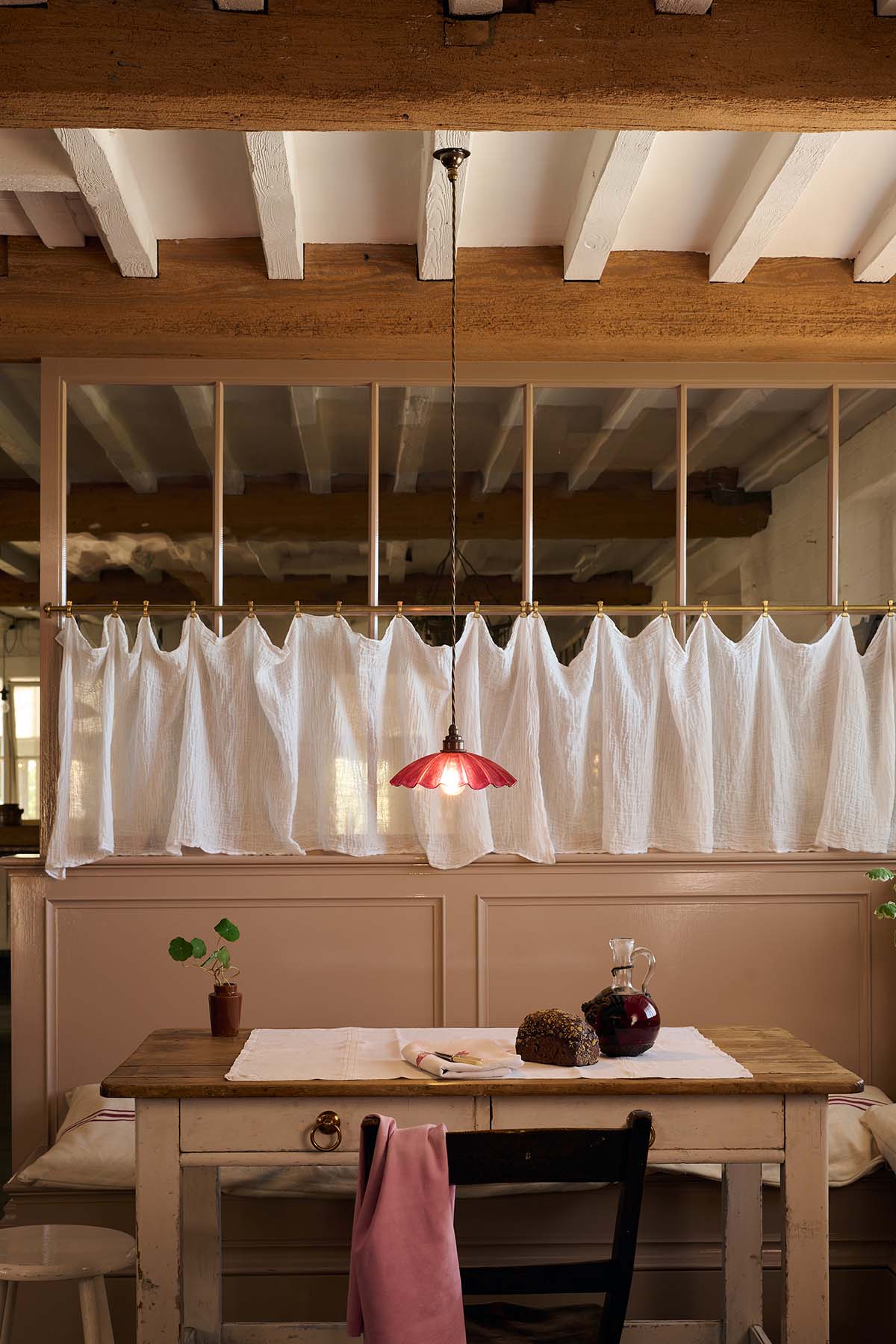 pink bistro kitchen design to create warmth amongst an otherwise darker kitchen