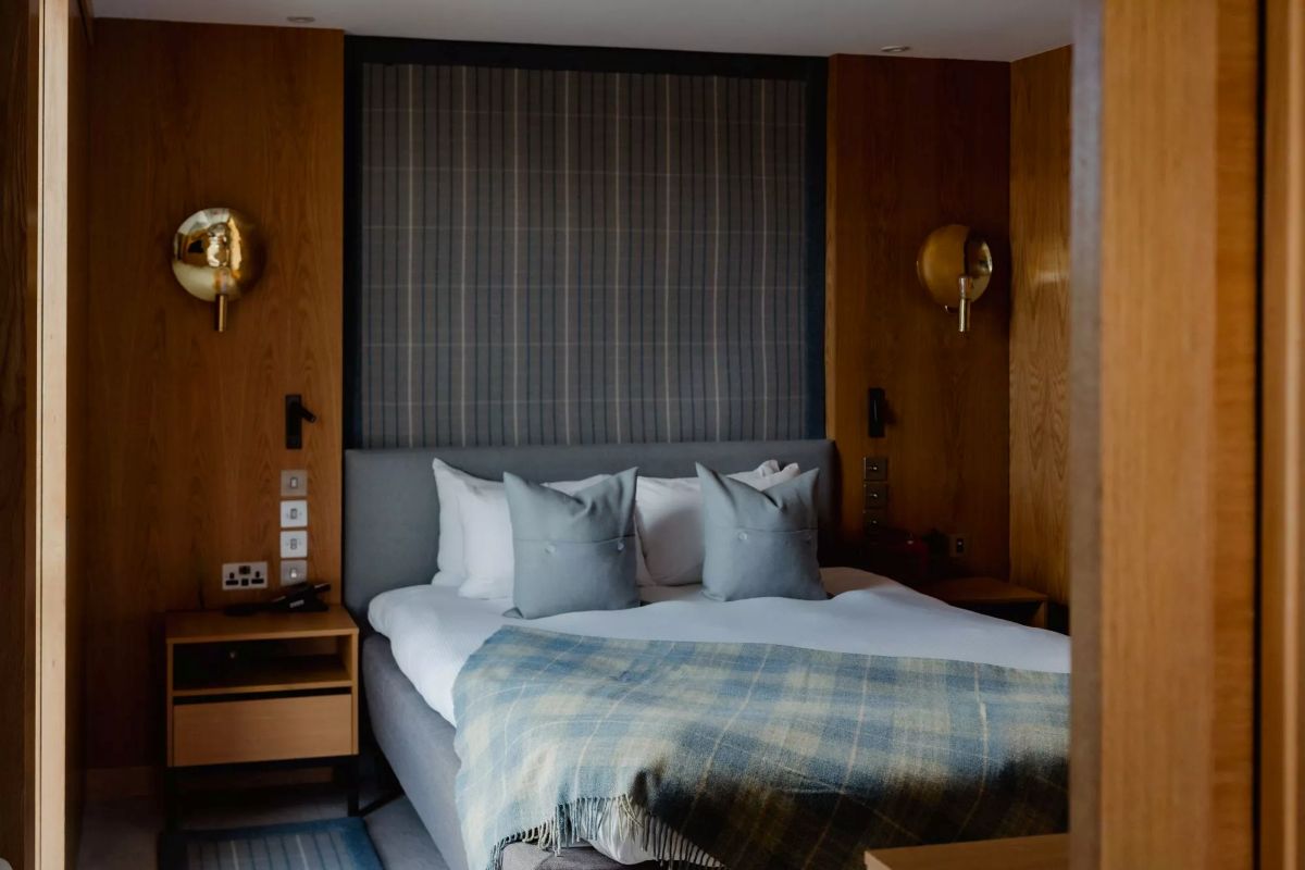 Market Street Hotel Mhor Suite - - luxurious places to stay in edinburgh during the fringe