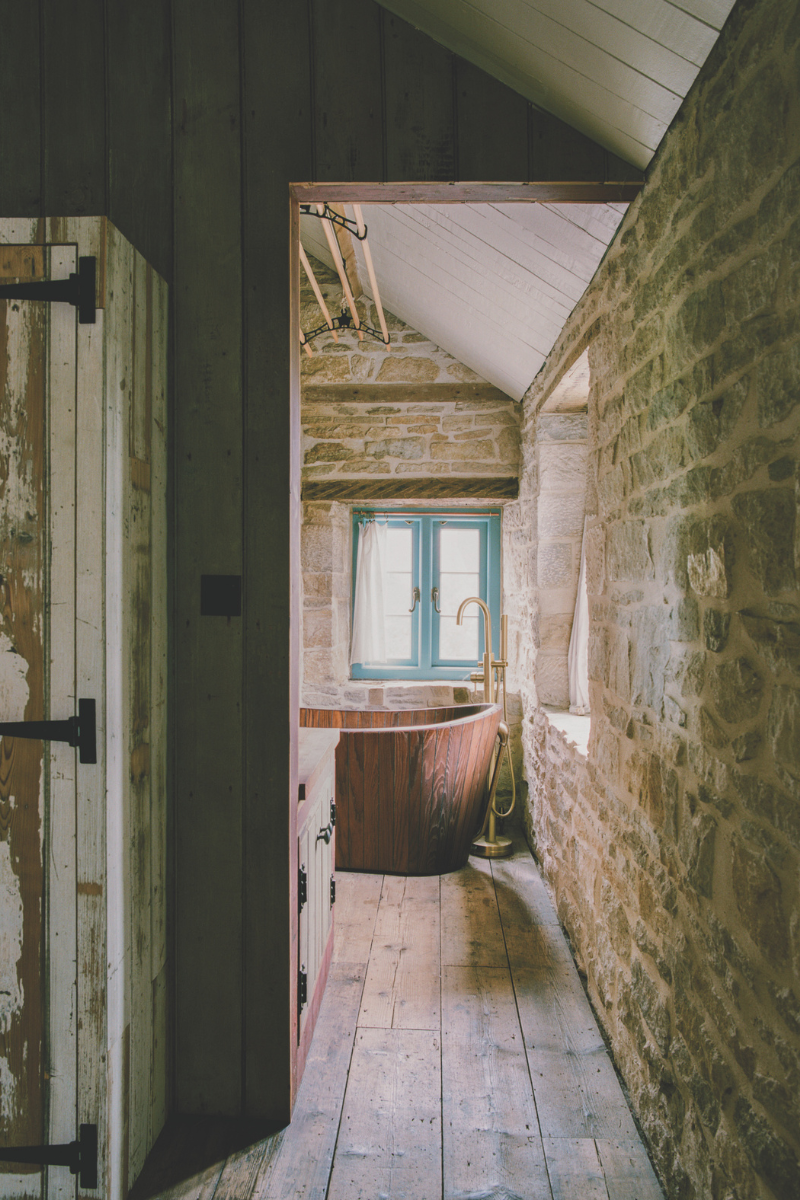 Timber tub in en-suit