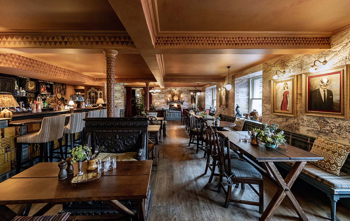 Stag & Two Hounds restaurant at Loch Lomond Arms