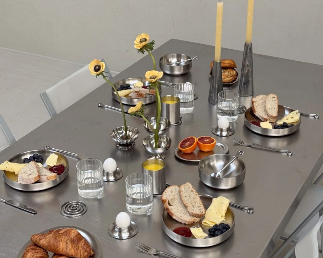 METALIC TABLE DESIGN WITH Shiloh Breakfast Bowl by soos atelier
